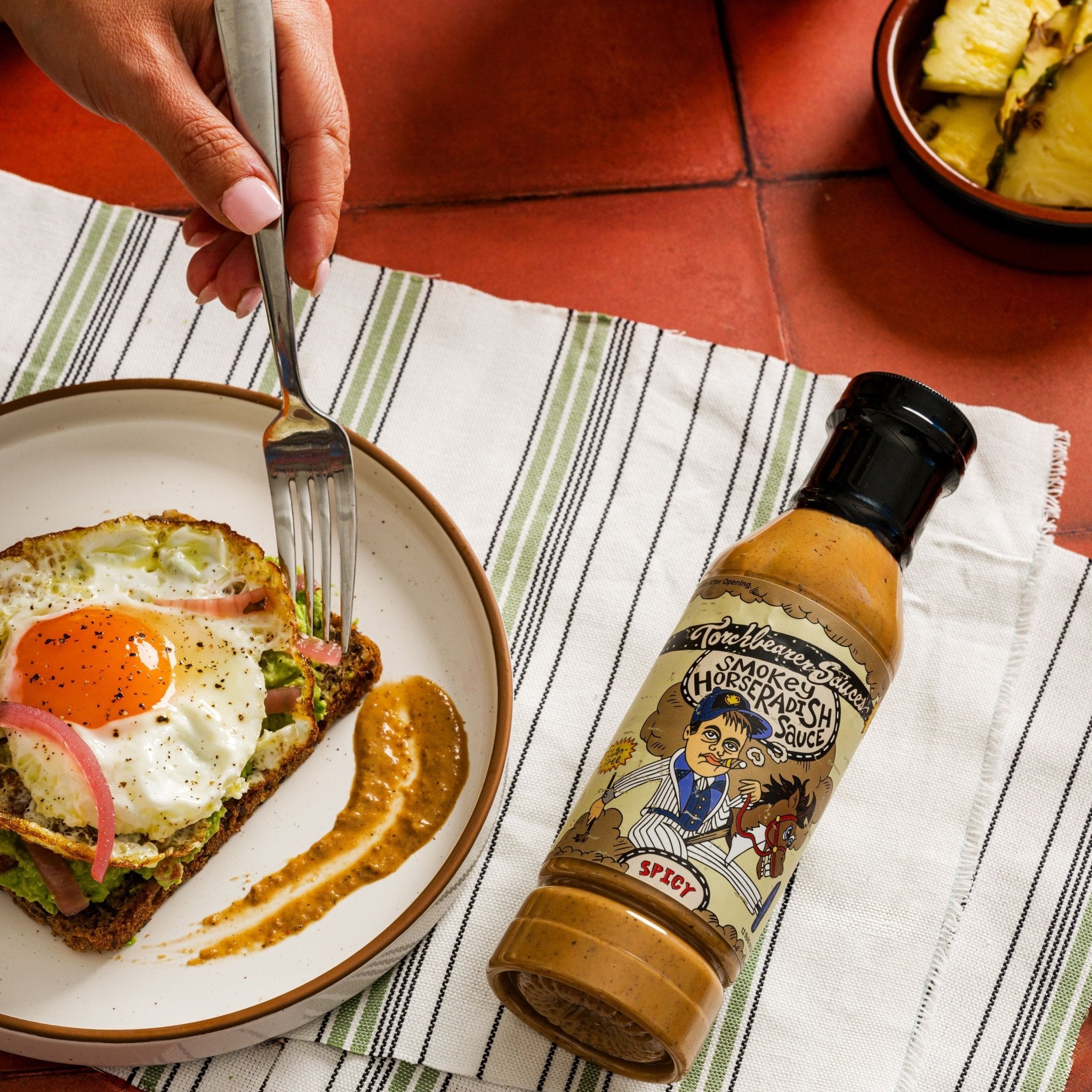 torchbearer-smokey-horseradish-sauce-au-raifort-ail-chipotle-fum-12-oz image 3