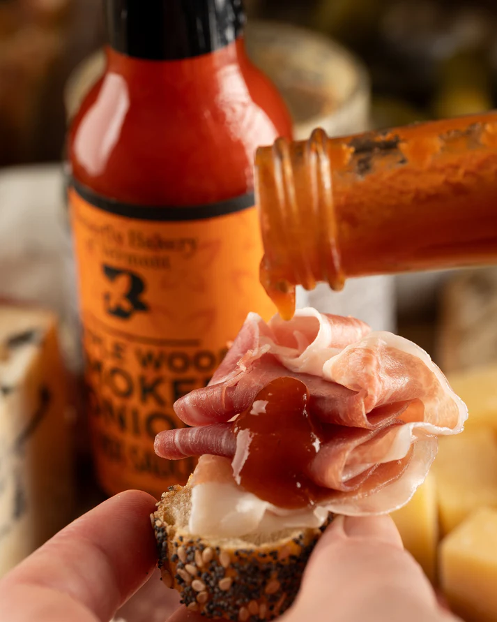 butterfly-bakery-maple-wood-sauce-oignon-fum-rable-jalape-o image 2