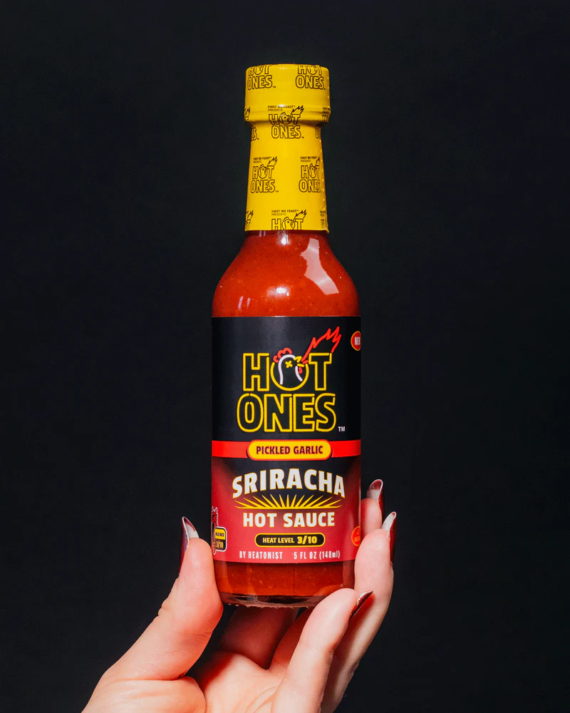 hot-ones-sriracha-pickled-garlic-sauce-piquante-ail-marin-148-ml image 3