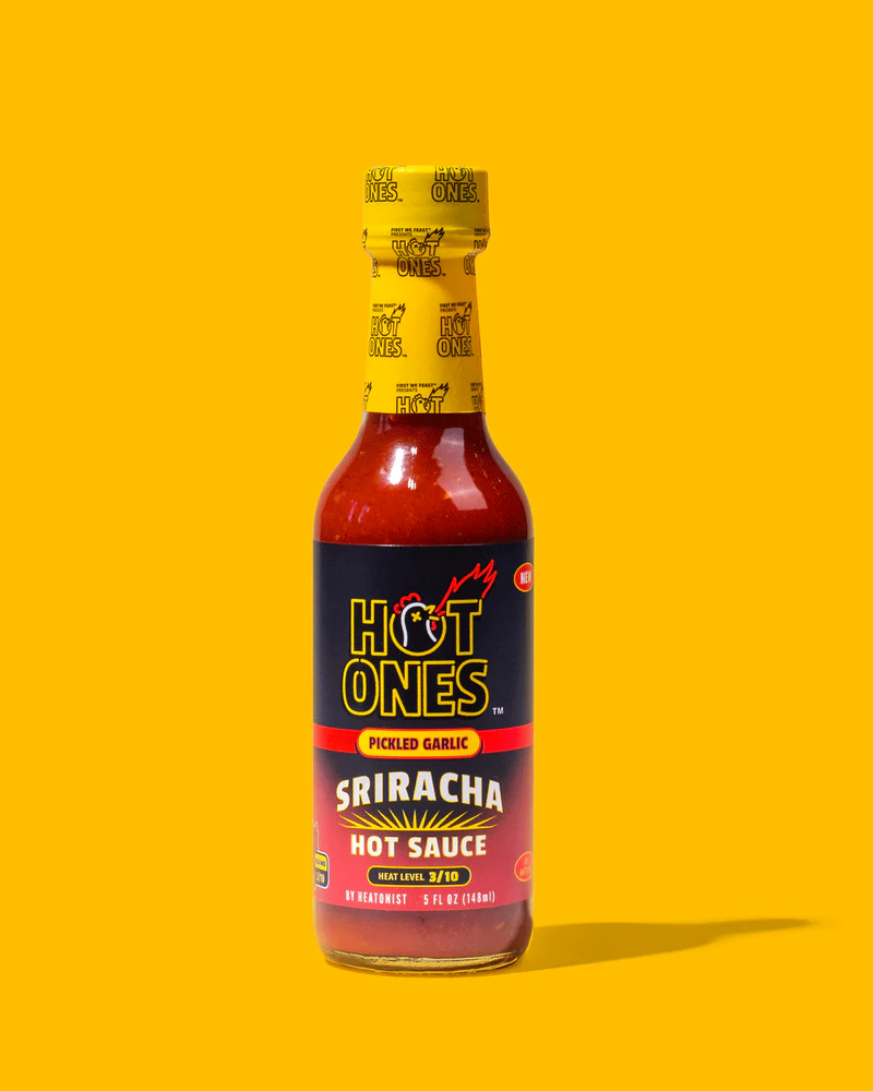 hot-ones-sriracha-pickled-garlic-sauce-piquante-ail-marin-148-ml image 2